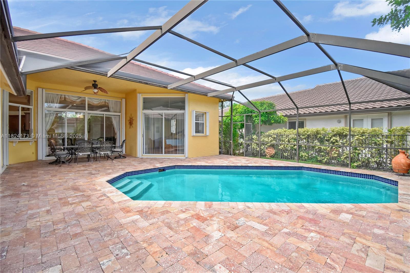 2694 Oakbrook Dr, Weston FL 33332