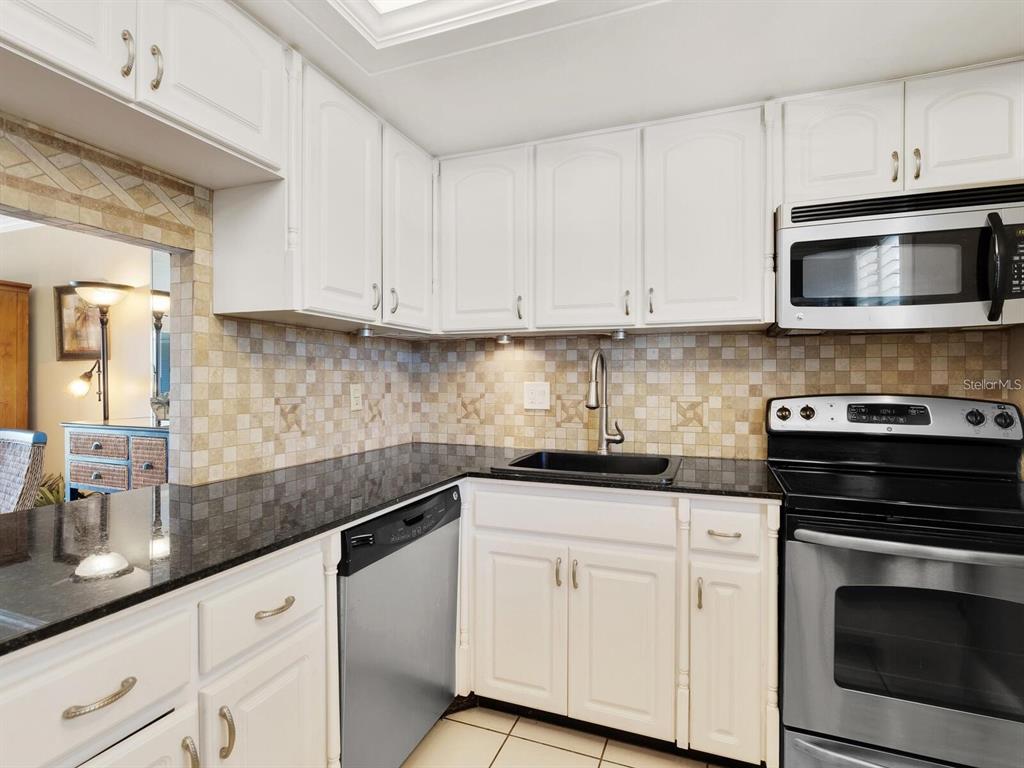 600 SUTTON PLACE UNIT 201, LONGBOAT KEY, FL — photo 5 of 11