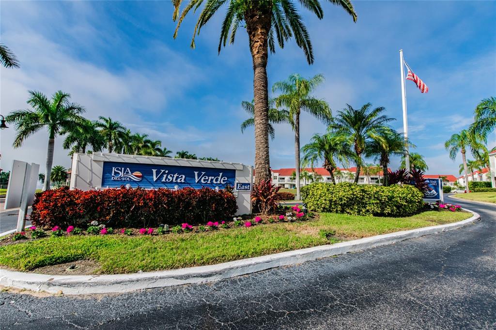 A sign for Vista Verde at Isla Del Sol stands in a landscaped entrance area — 6073 BAHIA DEL MAR BOULEVARD UNIT 129, ST PETERSBURG, FL