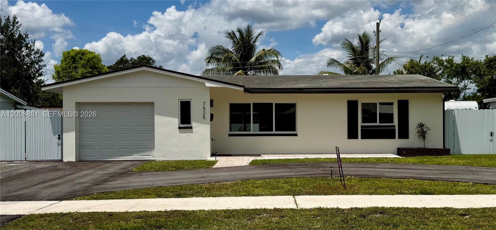 7525 Garfield St, Hollywood FL 33024