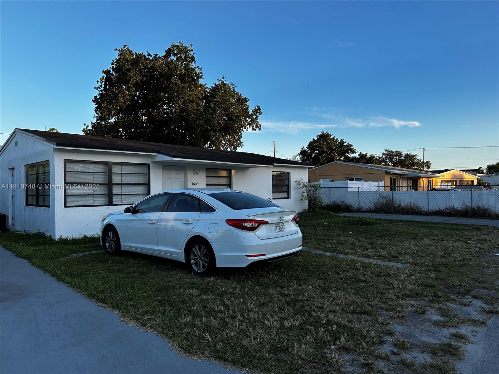 1609 S 25th Ave, Hollywood FL 33020