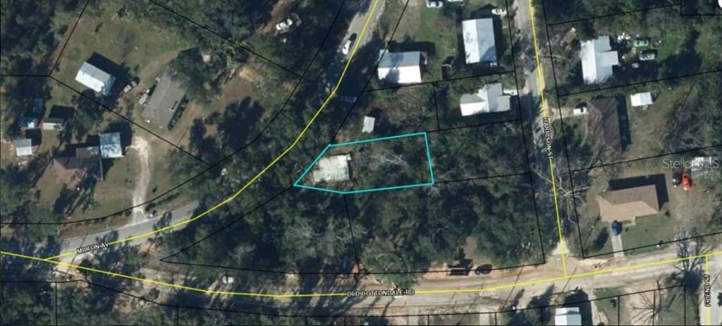 This aerial map shows a residential lot outlined in blue with a small structure — 2916 MILTON AVENUE, MARIANNA, FL