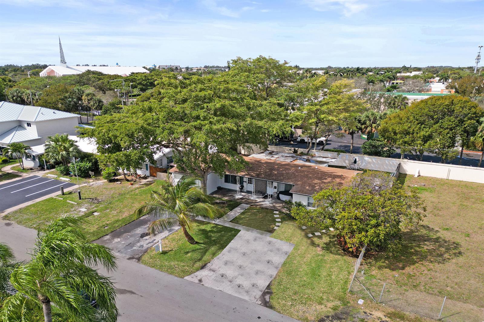 2461 NE 20th Avenue, Lighthouse Point FL 33064