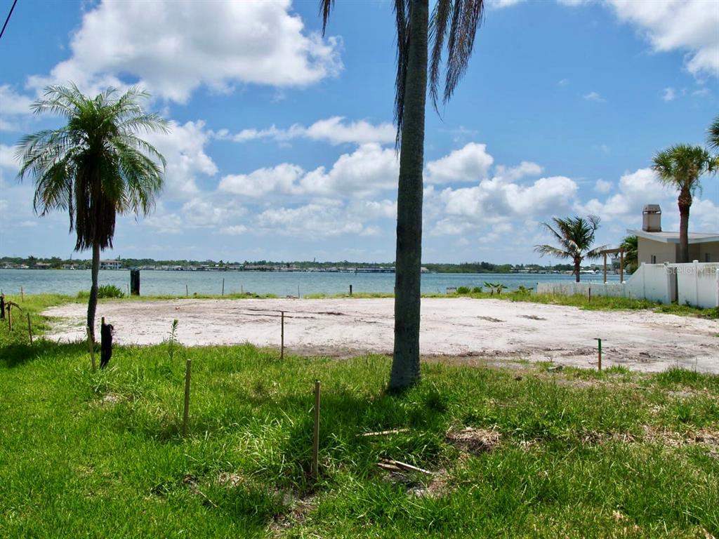 16003 5TH STREET E, REDINGTON BEACH, FL — photo 4 of 30