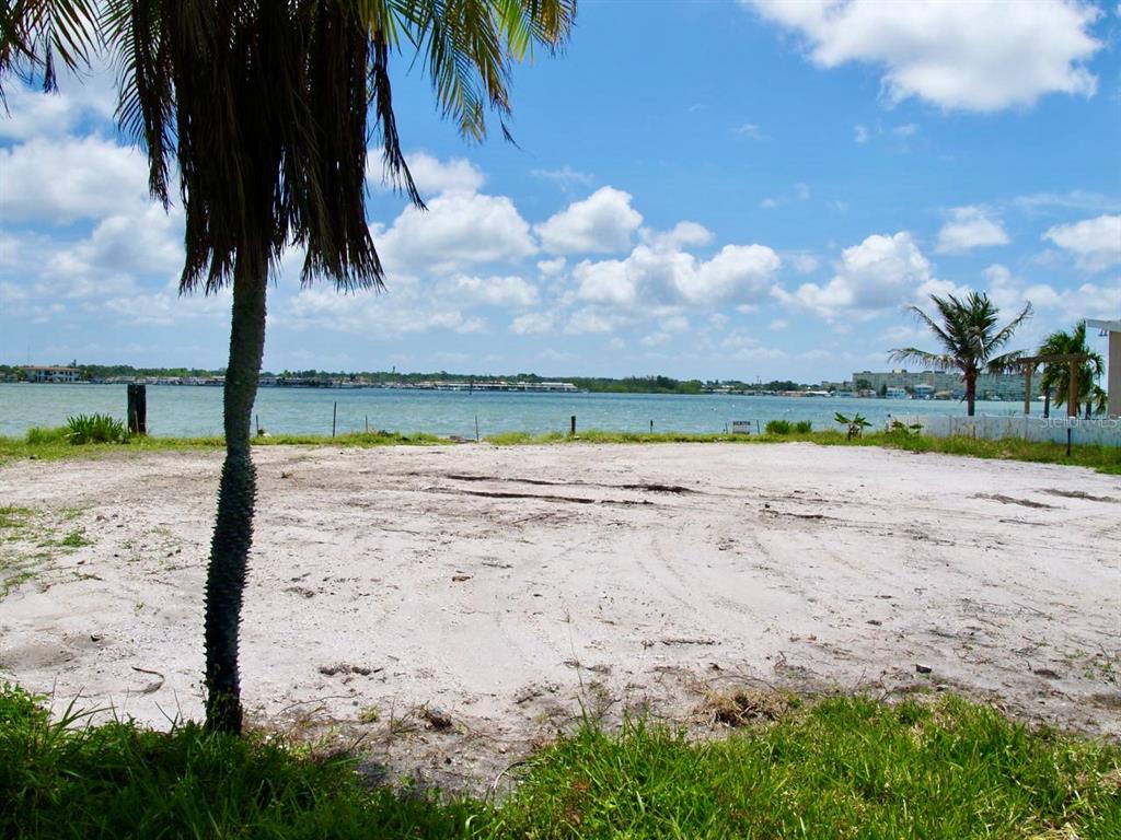 16003 5TH STREET E, REDINGTON BEACH, FL — photo 5 of 30