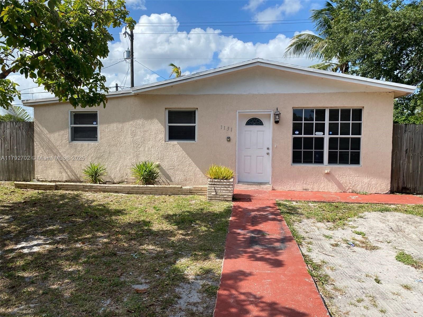 1131 NE 211th St, Miami FL 33179