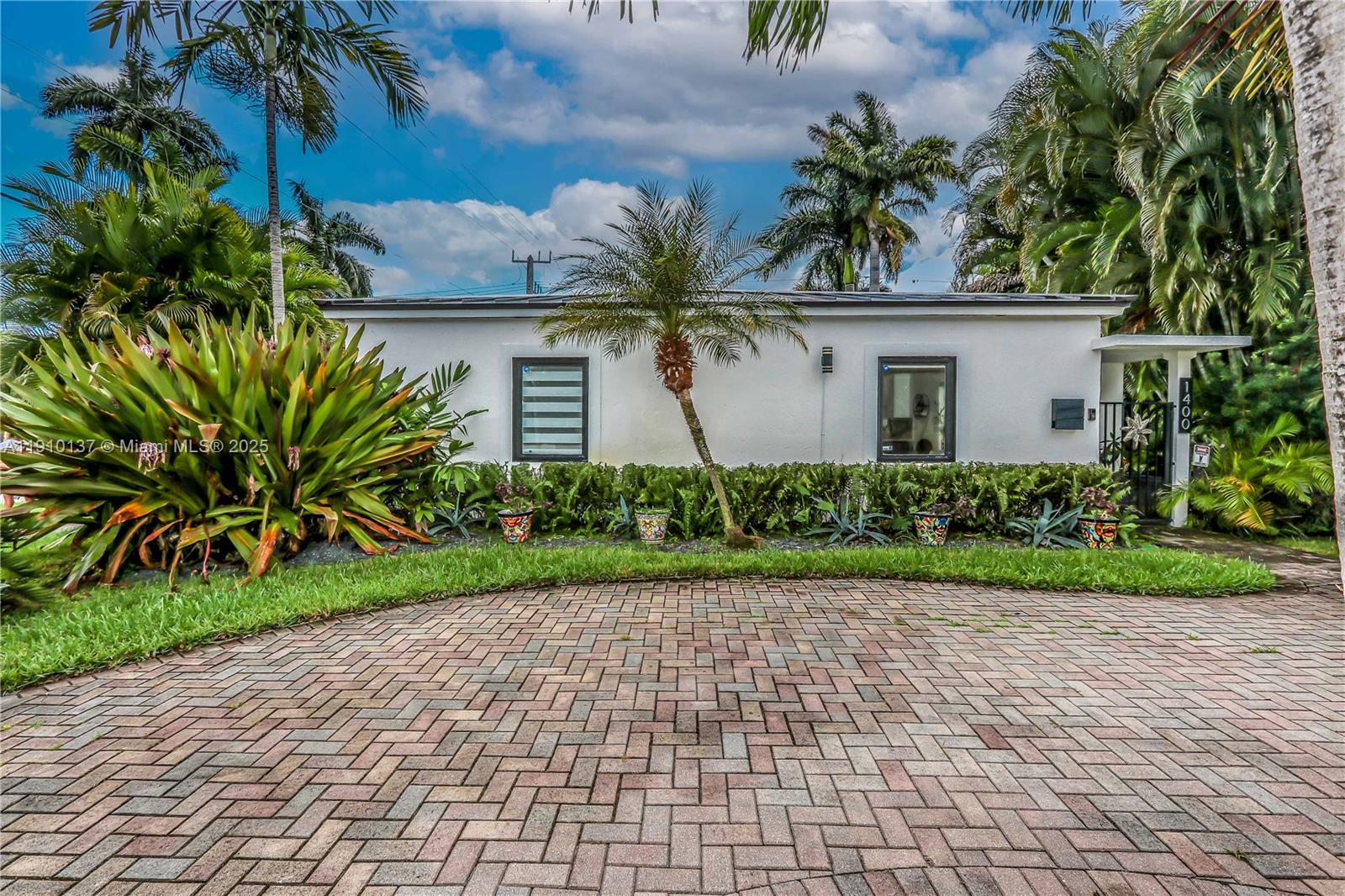 1400 Dewey St, Hollywood FL 33020