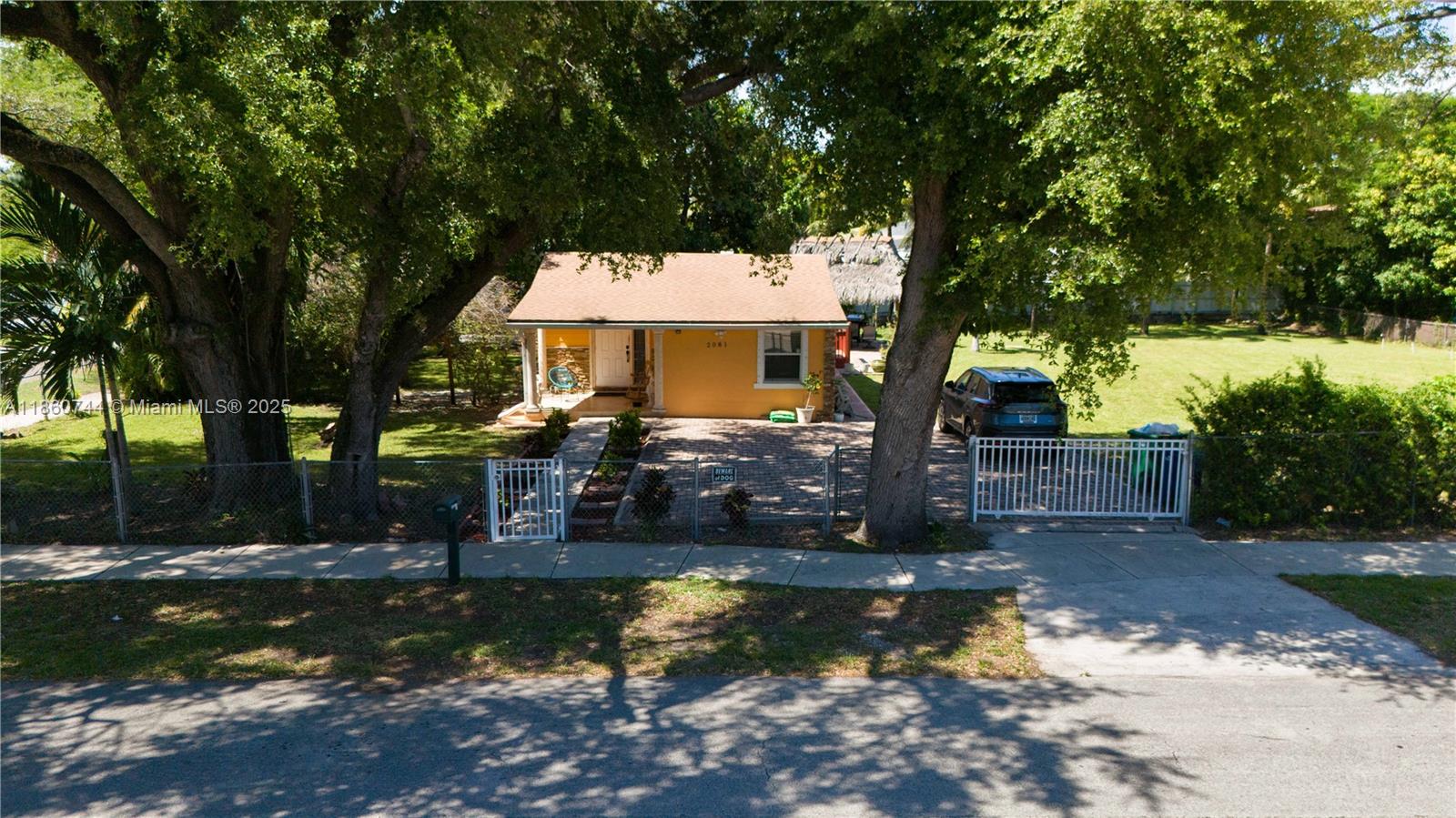 2081 NW 104th St, Miami FL 33147