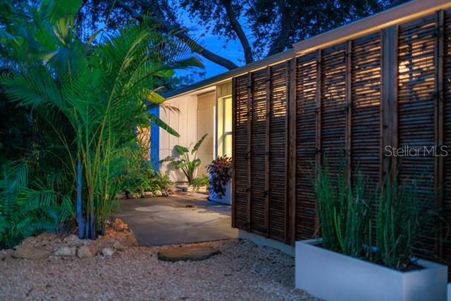 2040 PALM TERRACE