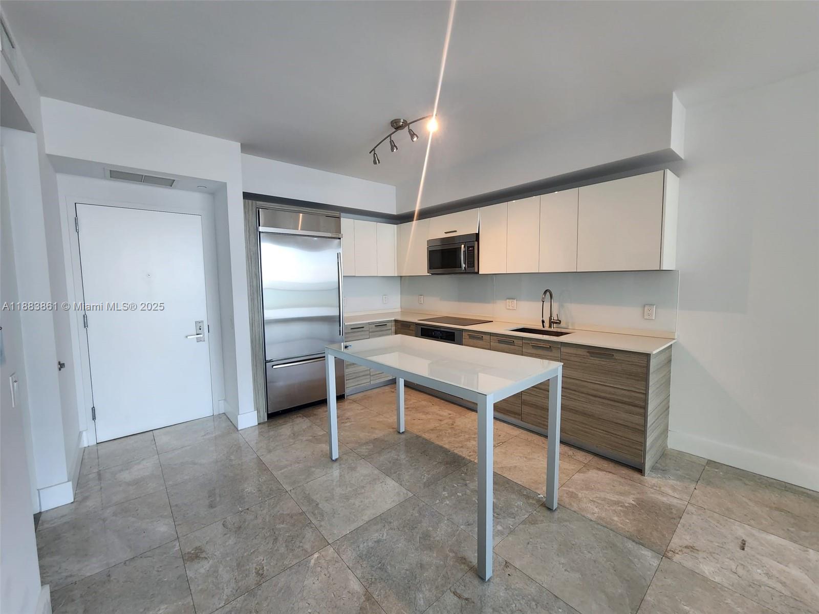 1300 Brickell Bay Dr # 2007, Miami FL 33131