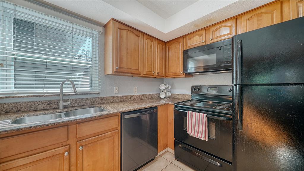 966 LA COSTA CIRCLE UNIT 1, SARASOTA, FL — photo 4 of 30