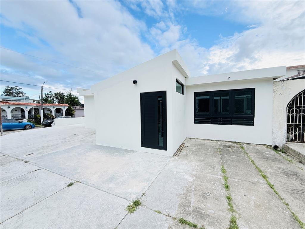 TRIPLEX HOUSE  Calle 5 D1 EXT. BUSO