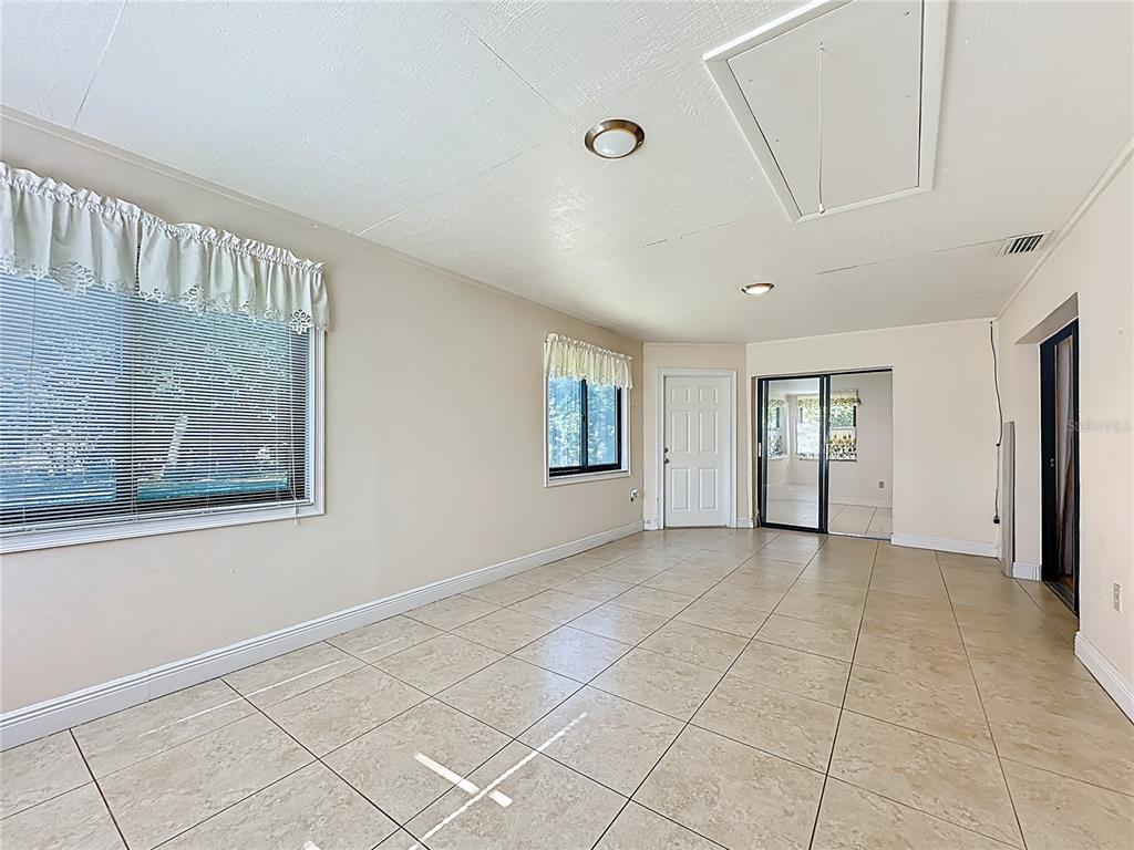 2 FERNDALE LANE