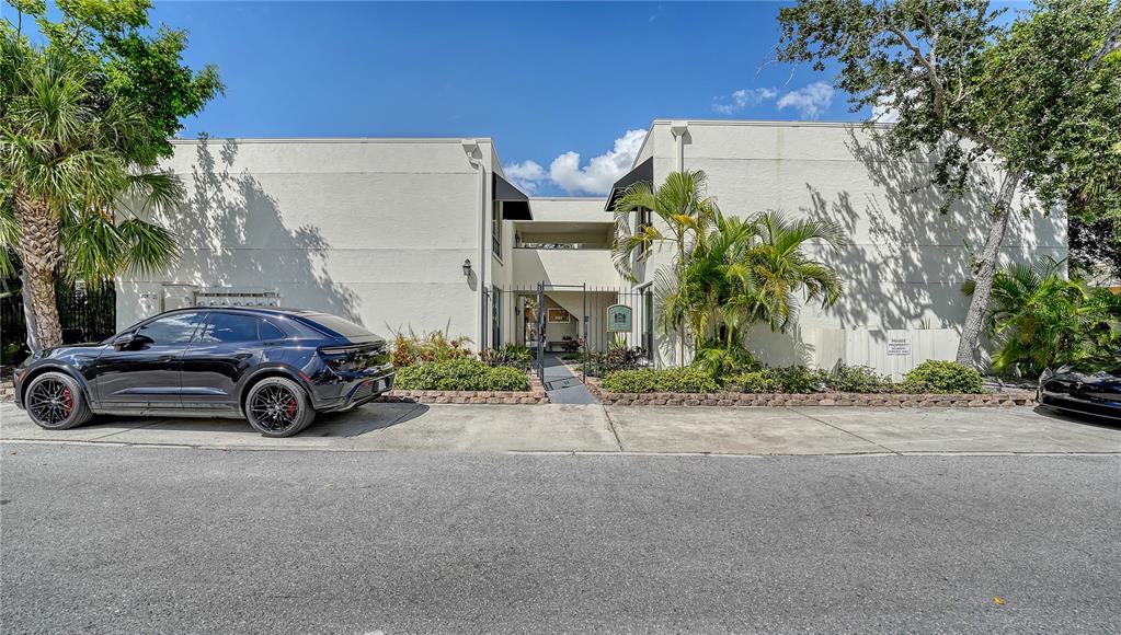 1542 OAK STREET UNIT 102