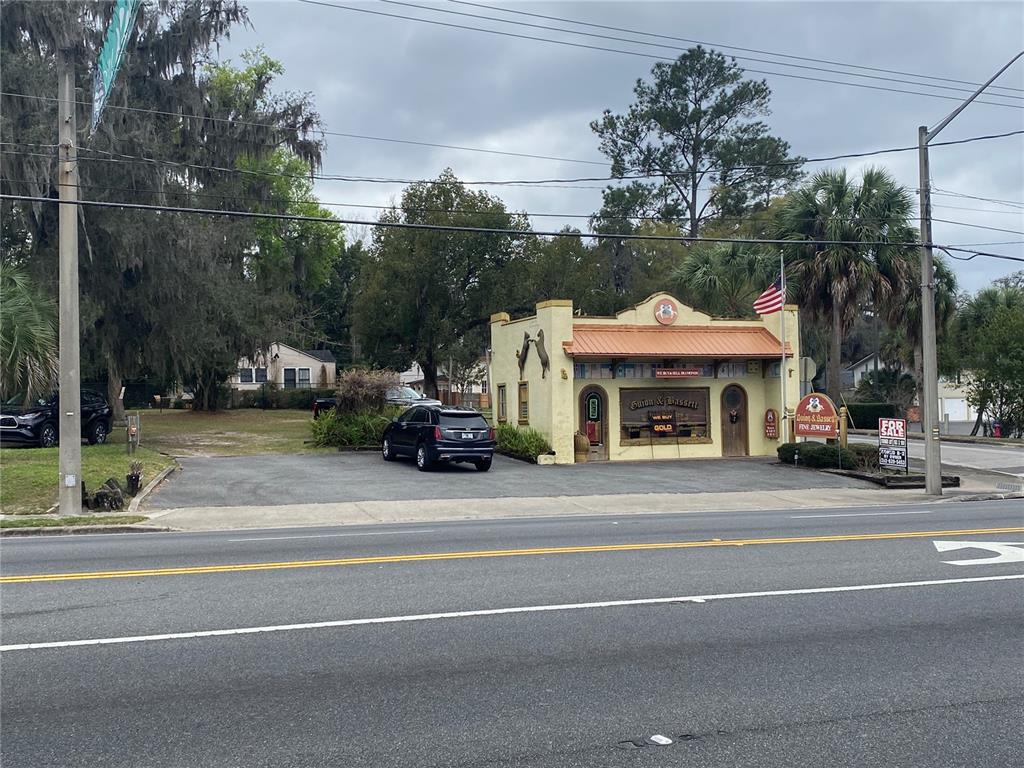 942 E SILVER SPRINGS BOULEVARD