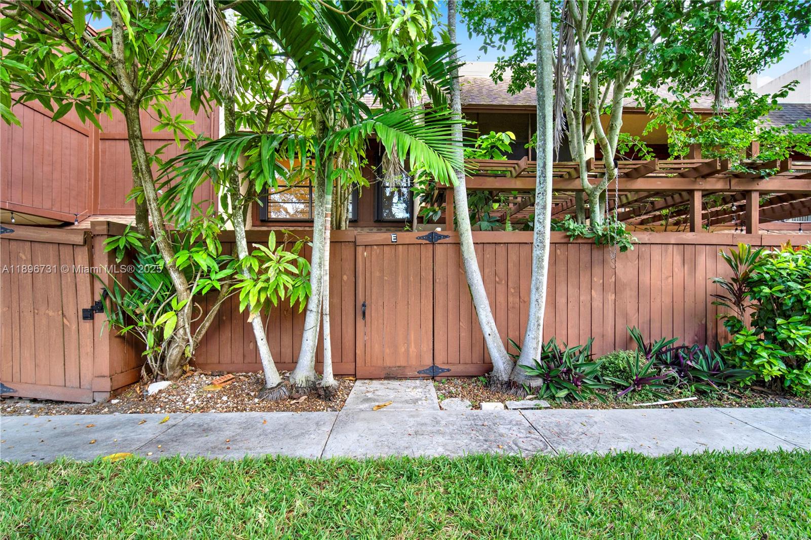 6415 SW 116th Pl, Miami FL 33173