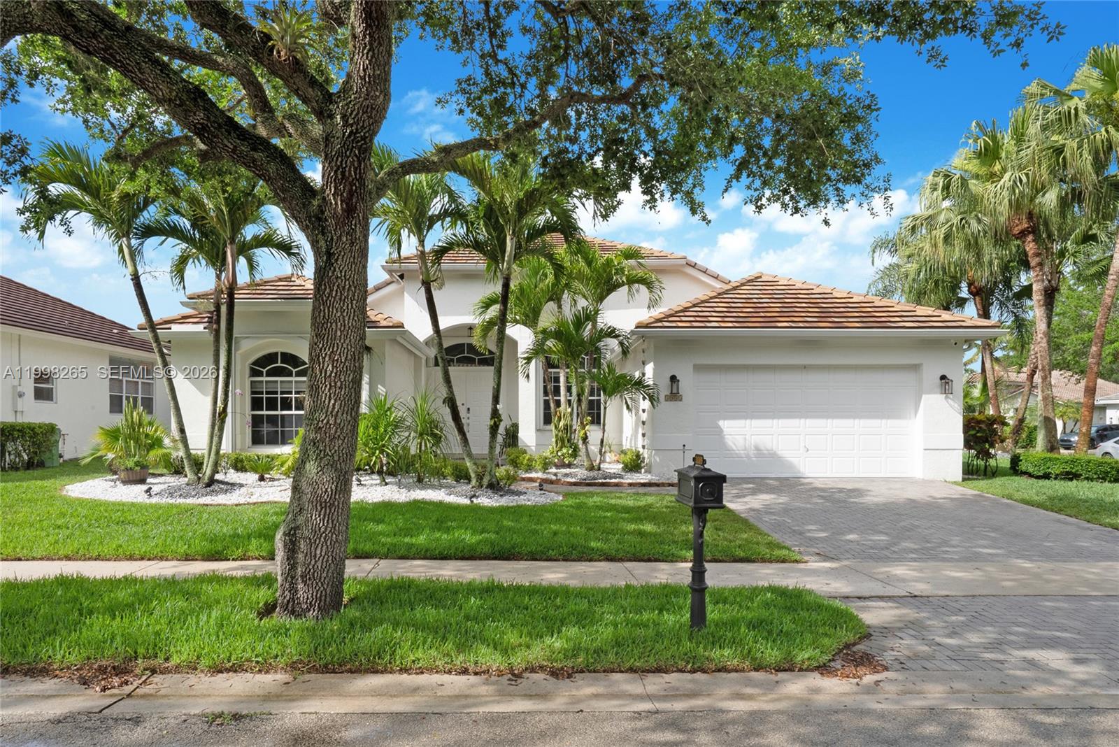 3085 Lakewood Cir, Weston FL 33332