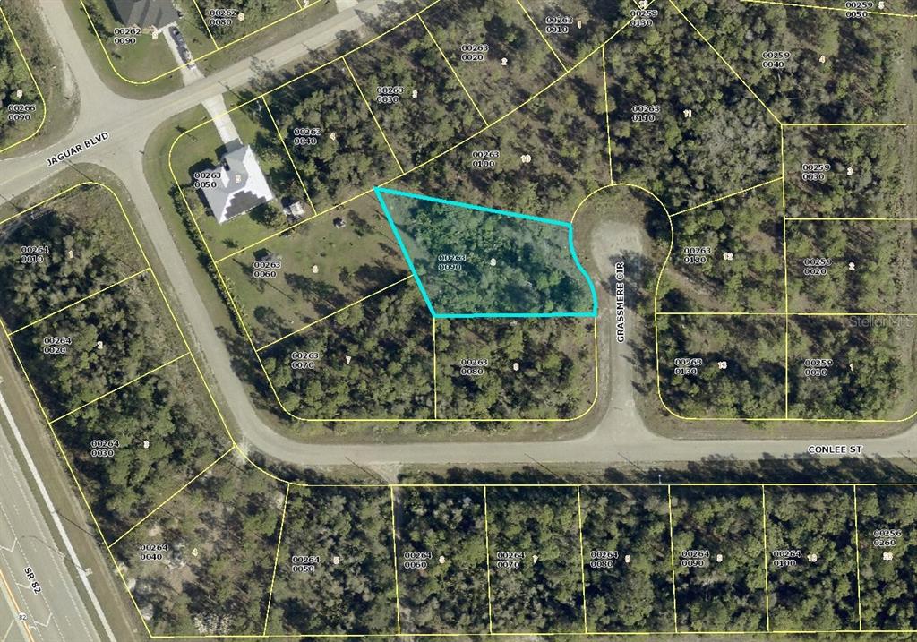 This is an aerial map showing a highlighted vacant lot located on a cul-de-sac — 842 GRASSMERE CIRCLE, LEHIGH ACRES, FL