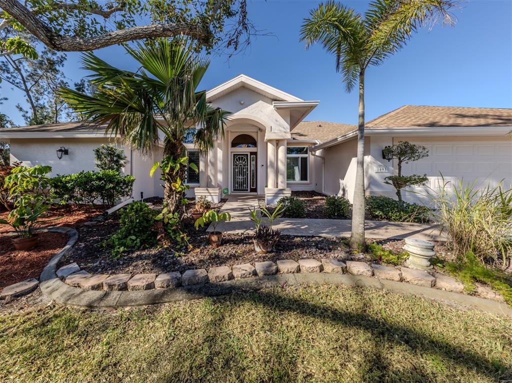 1093 LAUREL WOODS DRIVE