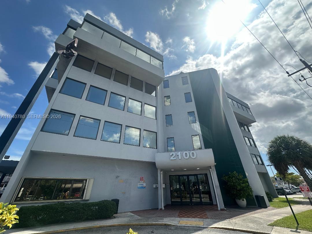 2100 W 76th St # 308, Hialeah FL 33016