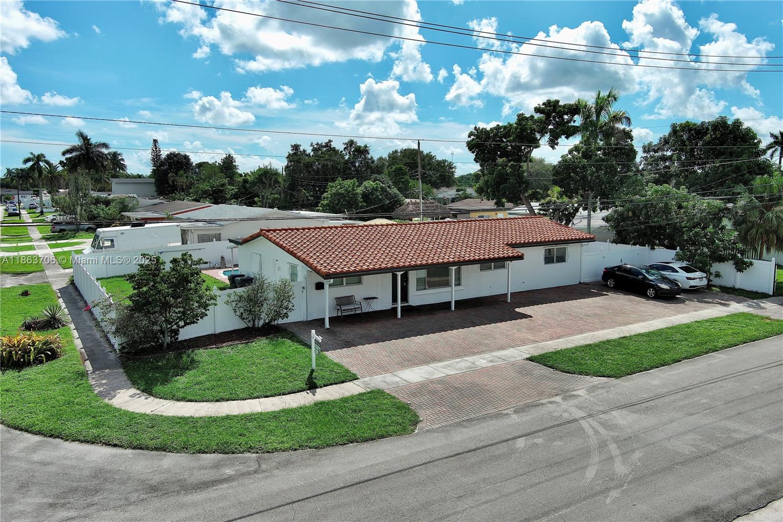 7490 Buchanan St, Hollywood FL 33024