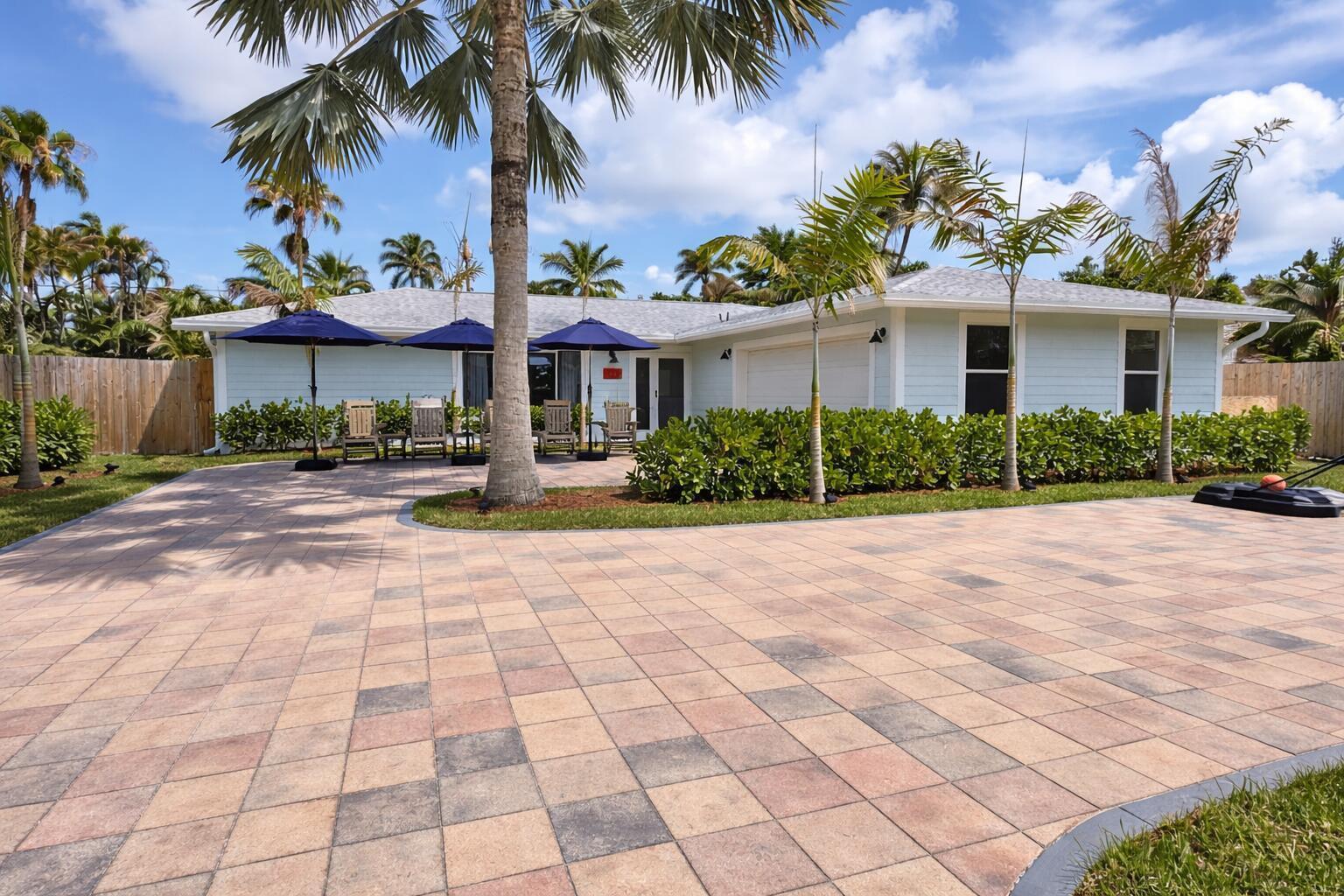 423 Beacon Street, Tequesta FL 33469