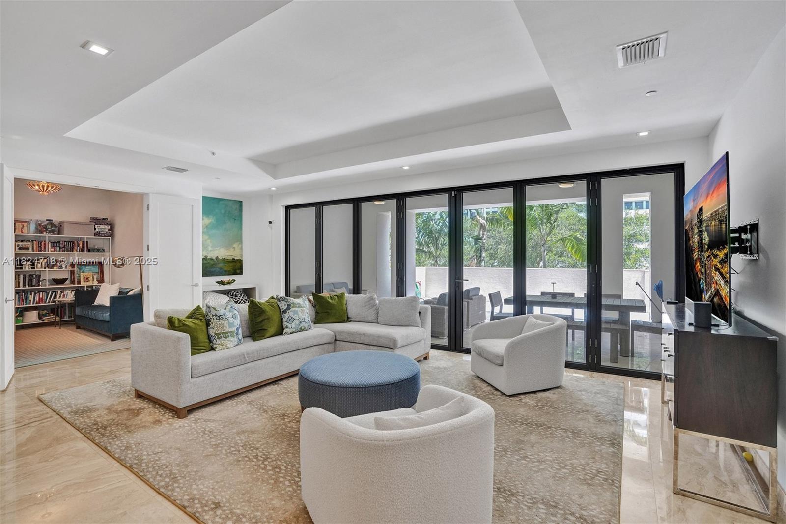 718 Valencia Ave # 204, Coral Gables FL 33134