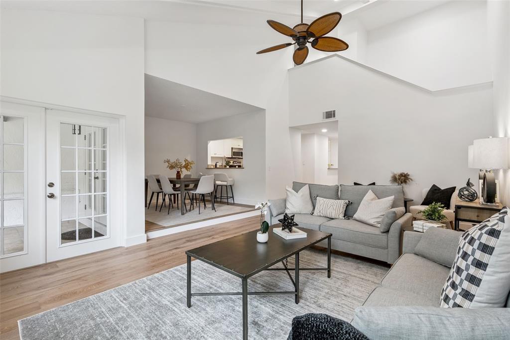 A living room with vaulted ceilings, a ceiling fan, and an adjacent dining area — 1994 KENASTON ROAD UNIT 1994, MAITLAND, FL
