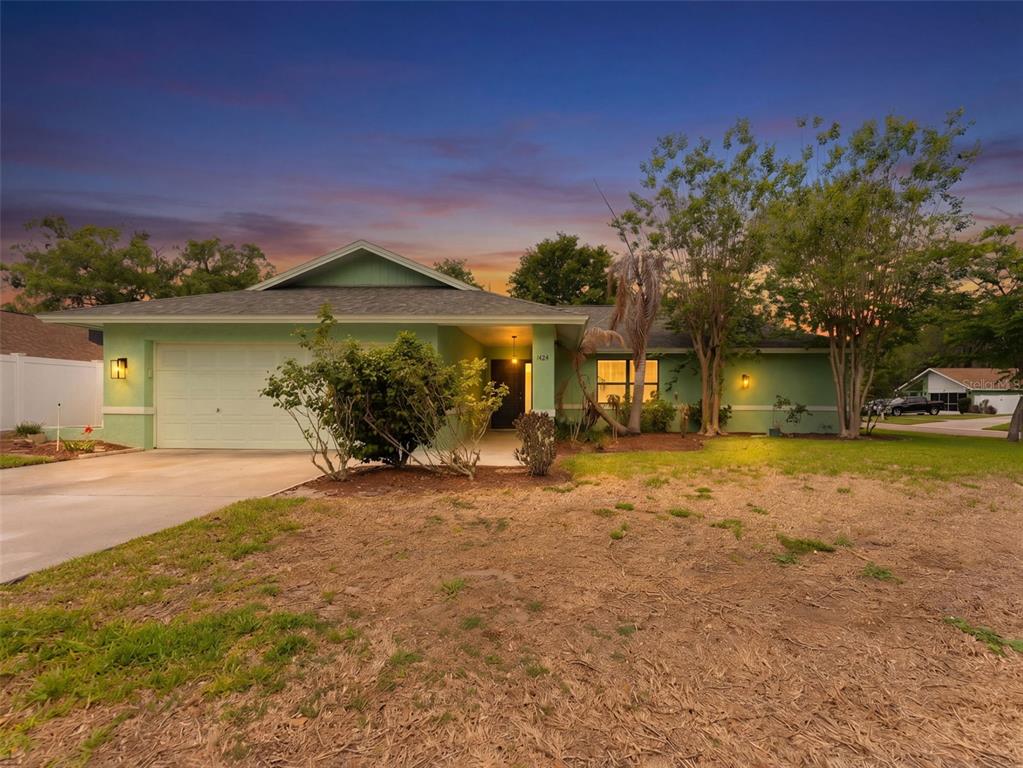 1424 OAKWOOD LANE