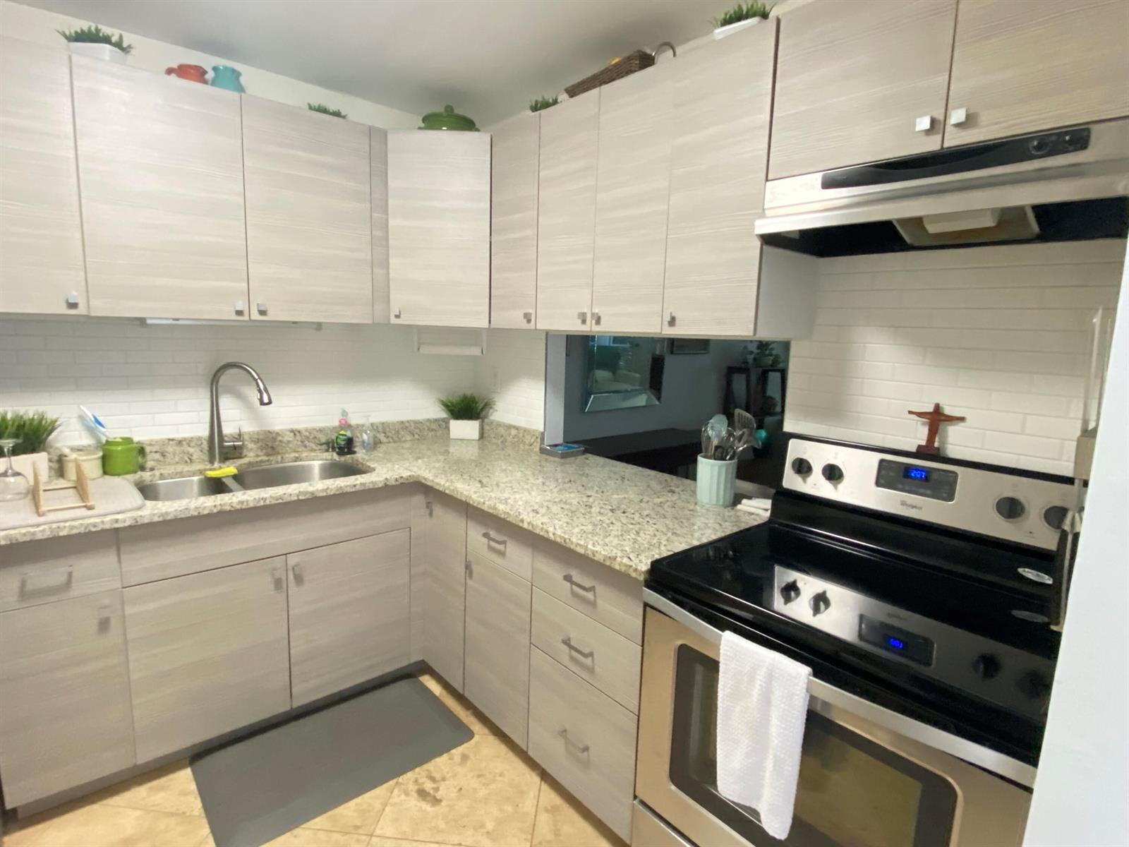 2566 GARDEN Drive S # 306, Lake Worth FL 33461