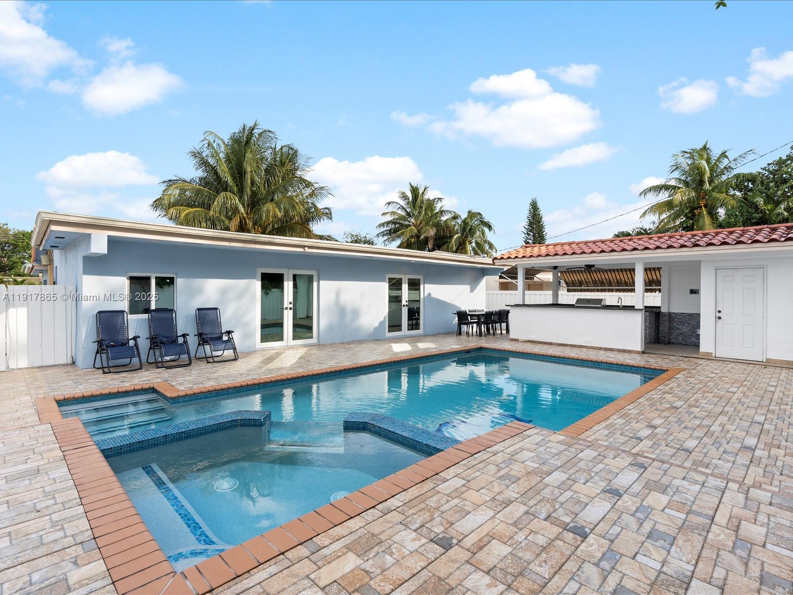 6820 SW 9th St, Pembroke Pines FL 33023