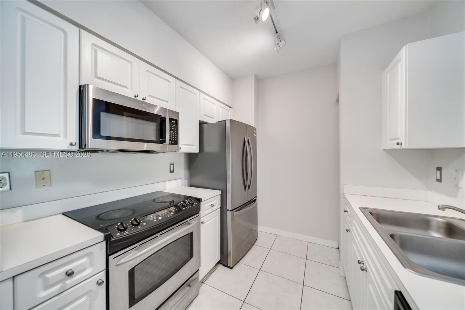 6831 SW 44th St # 304, Miami FL 33155