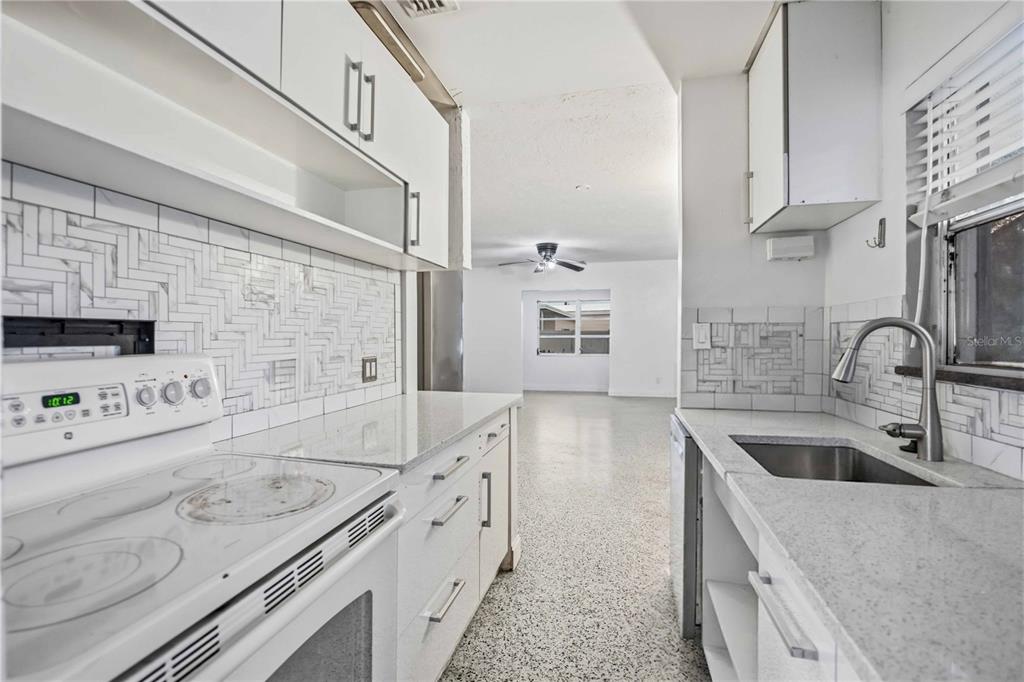 1909 BUCCANEER DRIVE, SARASOTA, FL — photo 5 of 30