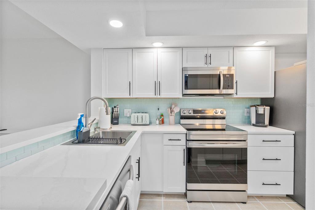 433 CERROMAR LANE UNIT 441, VENICE, FL — photo 5 of 30