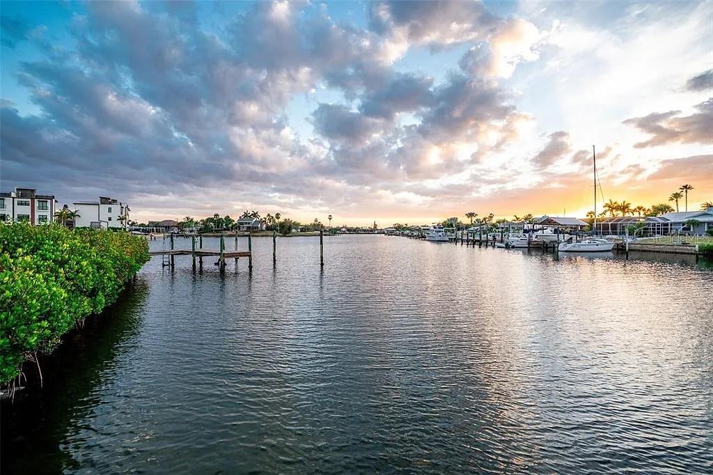 918 SHAGOS DRIVE, APOLLO BEACH, FL — photo 3 of 25