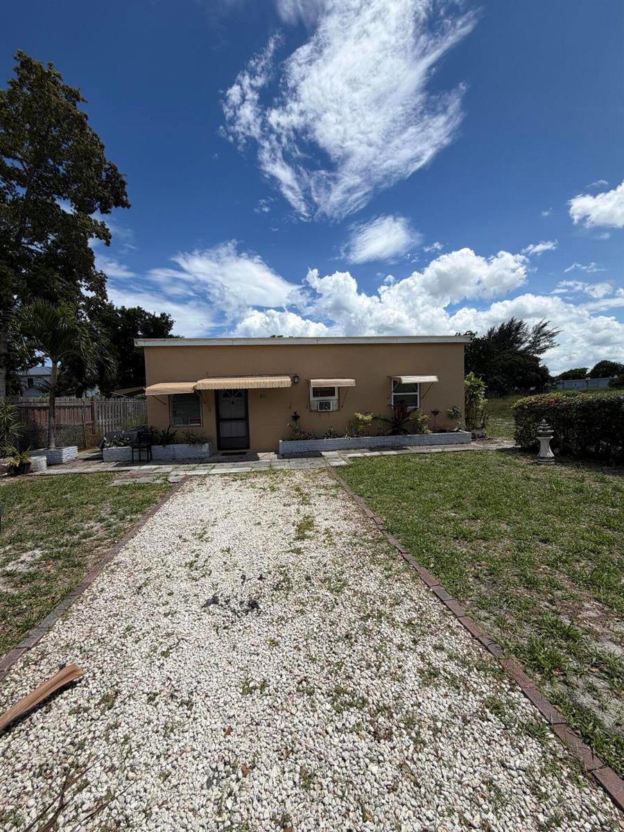 198 SE 4th Street, Delray Beach FL 33483