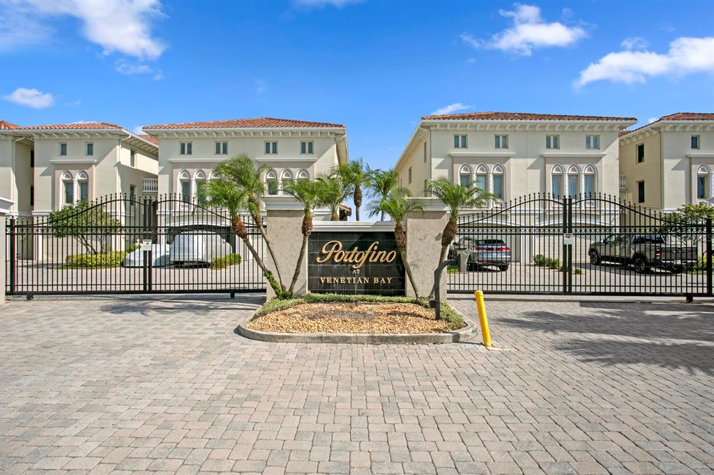 1040 PASEO DEL RIO NE
