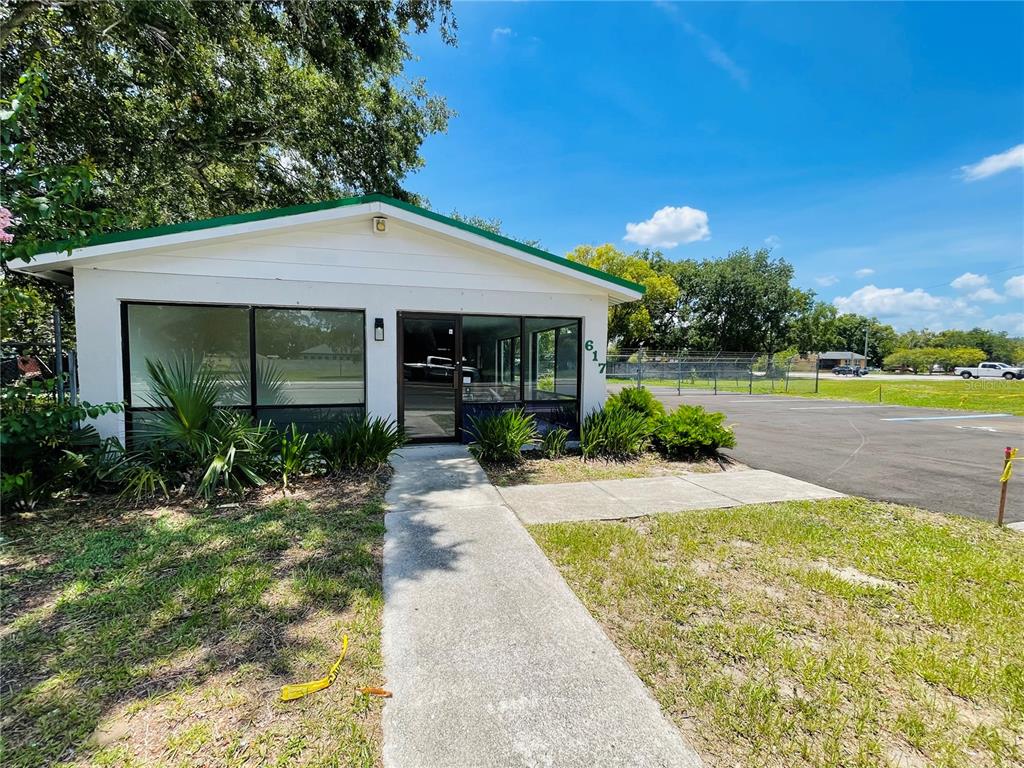 617 N JOHN YOUNG PARKWAY