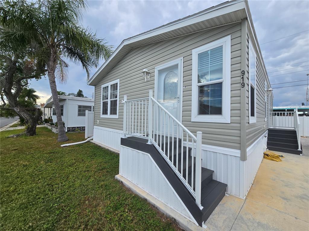 919 50TH AVENUE W, BRADENTON, FL — photo 2 of 30