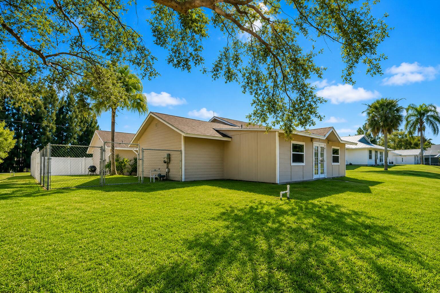 Side House — 8074 SE River Lane, Stuart FL 34997, STUART, FL