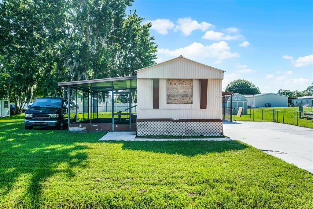 1043 PINEAPPLE WAY