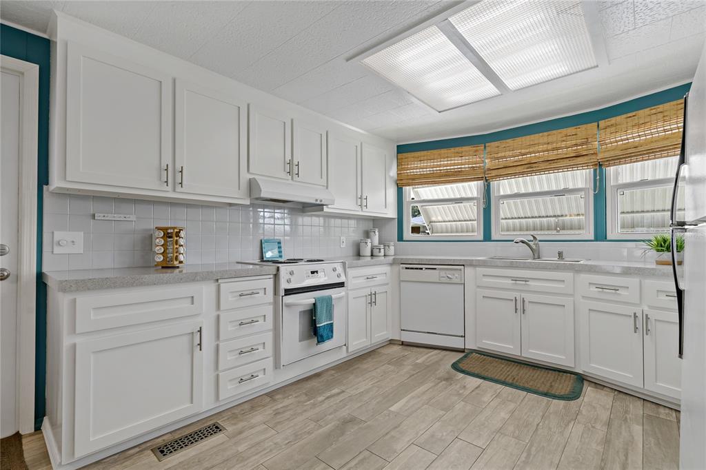 3301 ALT 19 UNIT 611, PALM HARBOR, FL — photo 4 of 30