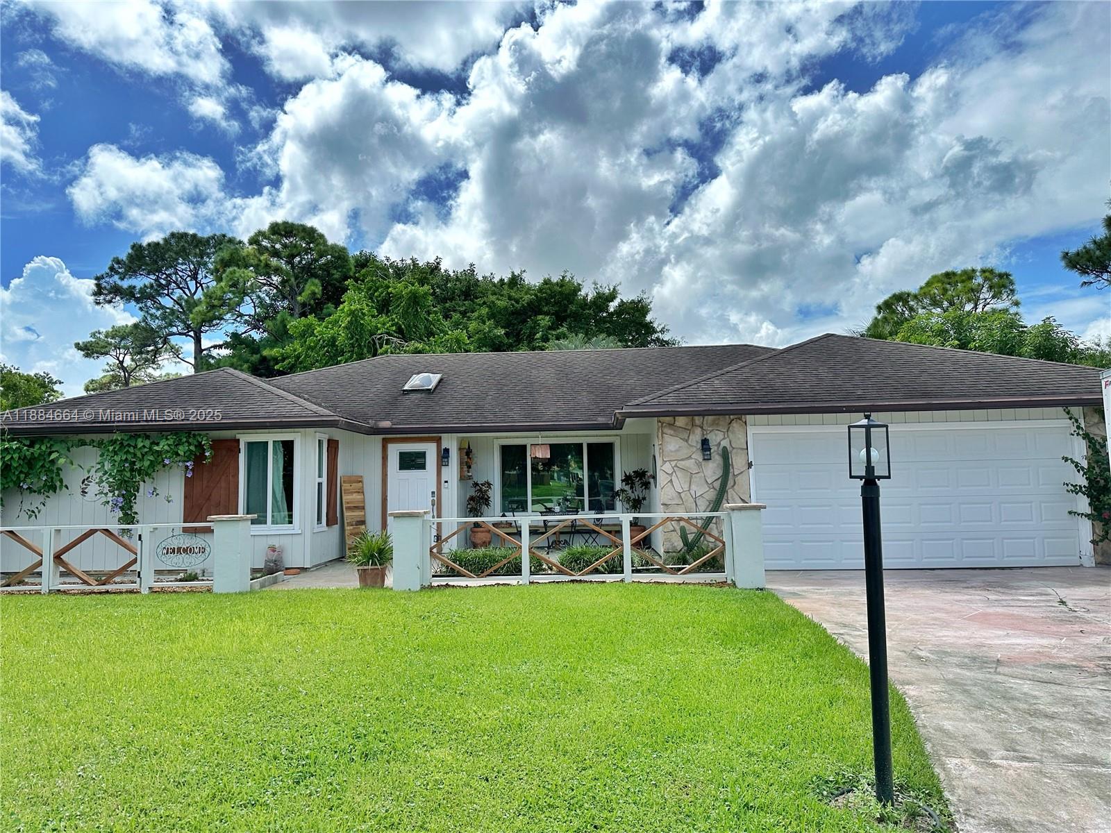 5425 Woods West Dr, Lake Worth FL 33463