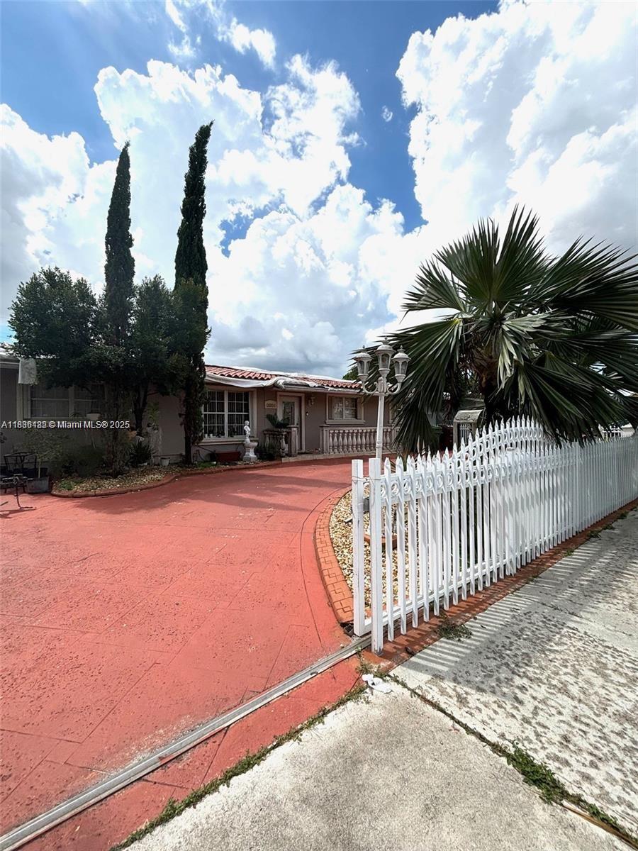 1214 W 80th St, Hialeah FL 33014