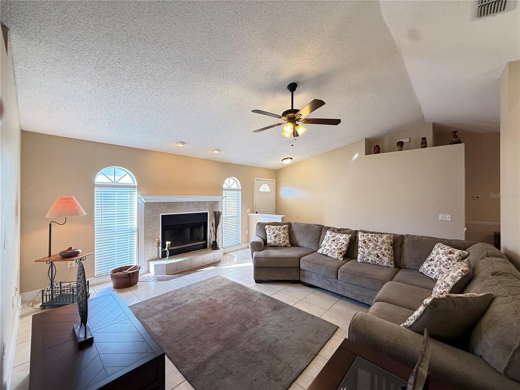 3210 THOROUGHBRED LOOP, LAKELAND, FL — photo 4 of 23