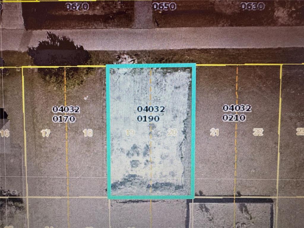 This is a map showing a highlighted rectangular land parcel labeled 04032 0190 — 2640 NW 9TH TERRACE, CAPE CORAL, FL