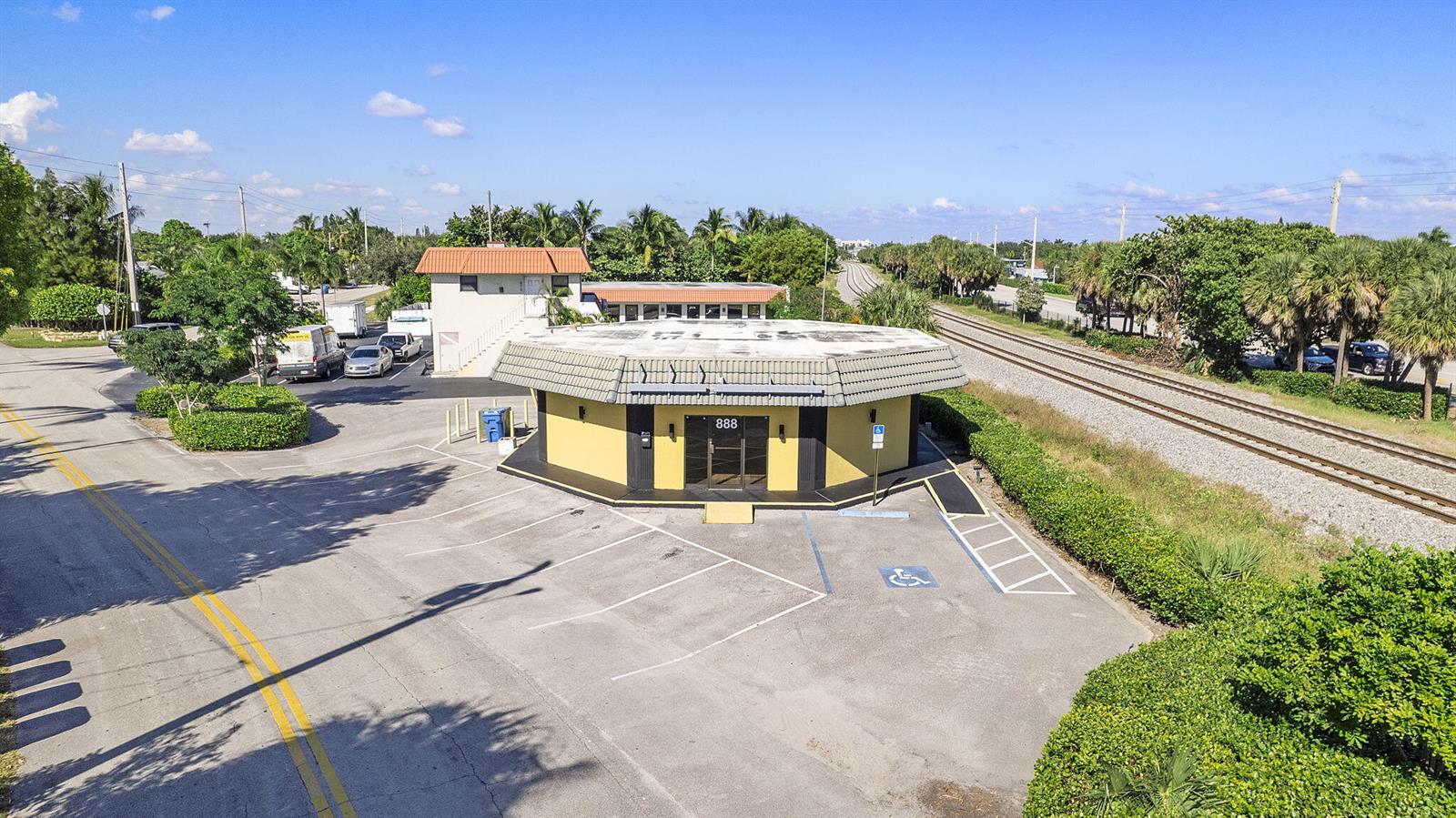 888 E Coast Avenue, Lantana FL 33462