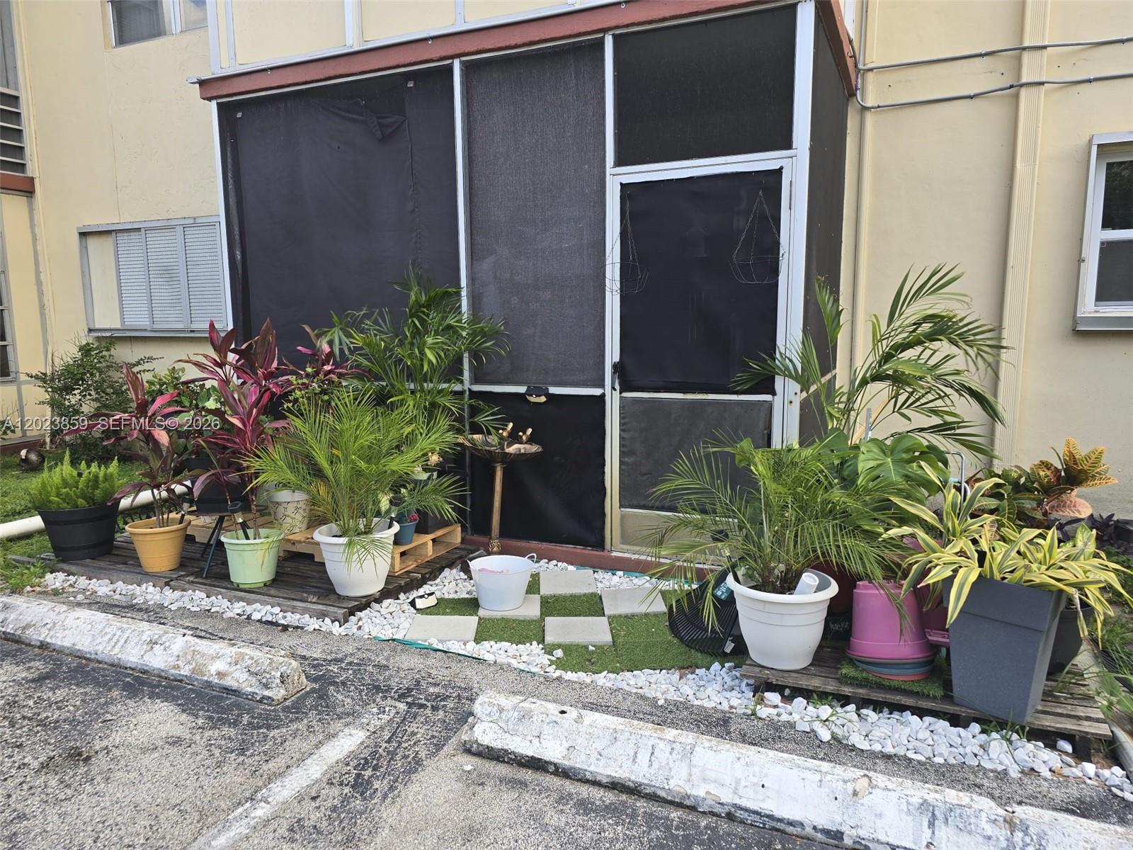 4045 NW 16TH ST # 111, Lauderhill FL 33313