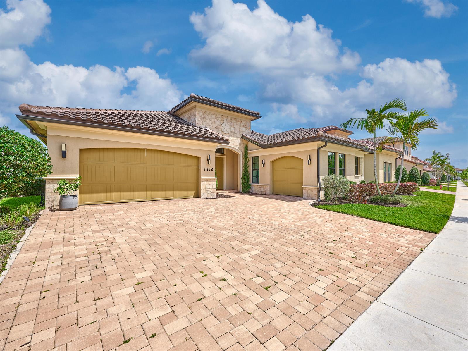 9210 W Parkland Bay Trail, Parkland FL 33076