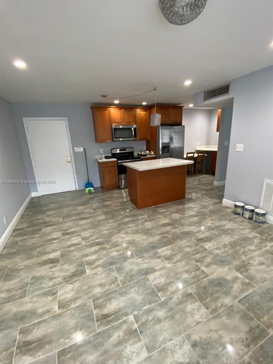 3550 NW 8th Ave # 603, Pompano Beach FL 33064
